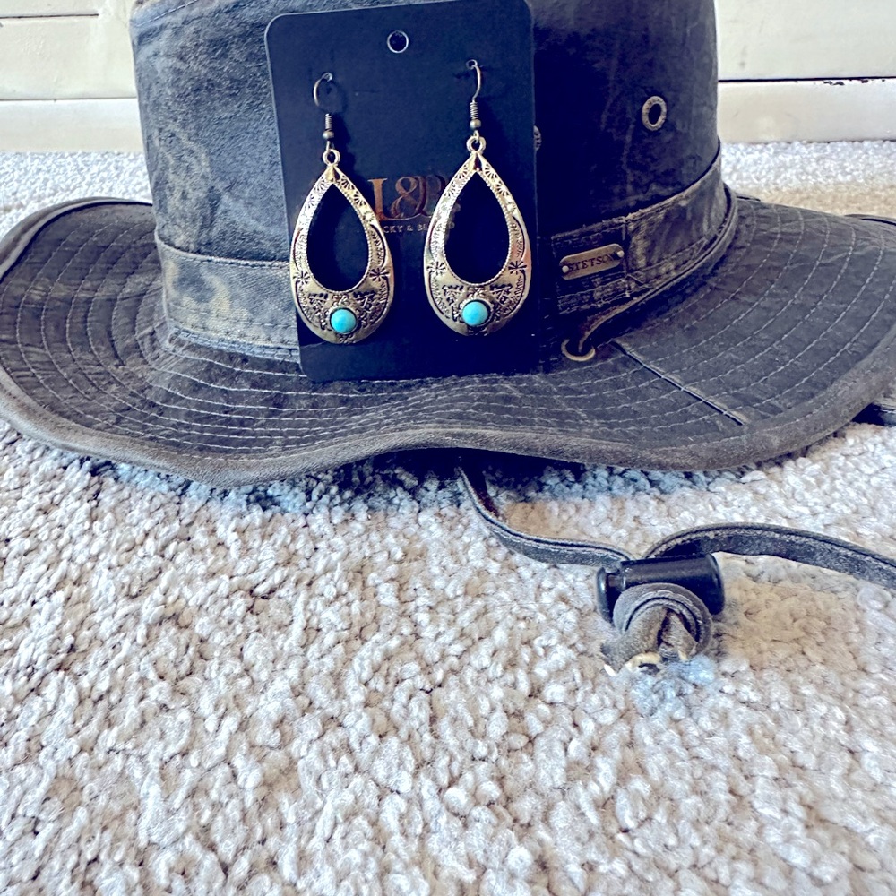 L&B Western Gold Drop Earrings with turquoise details! 🐄